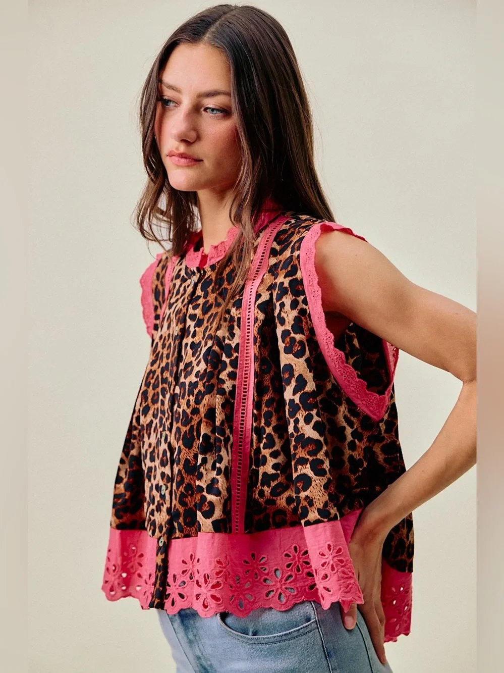 🐆 SO ME Leopard Print Pleated Sleeveless Blouse w/ Pink Lace Trim🛍️ - Picture 5 of 8